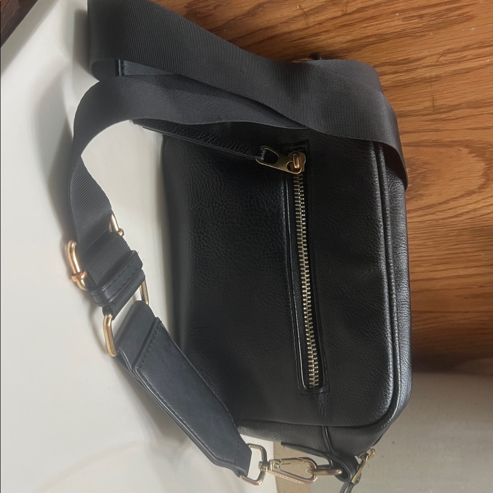 Universal Thread Crossbody - image 2